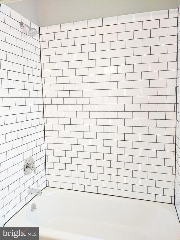 Building Photo - 115 N Main St