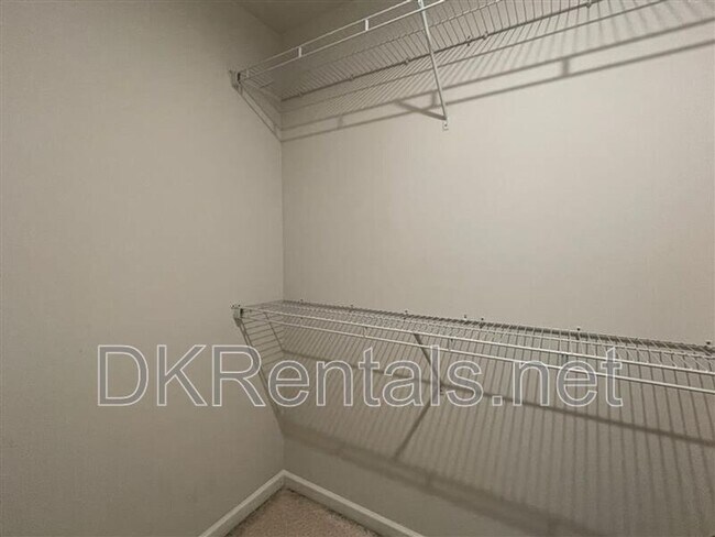 Building Photo - 1809 Parkades Path