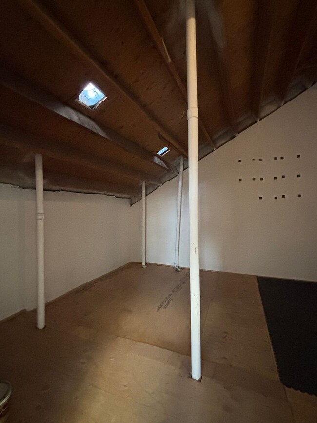 Building Photo - Two Masters Plus Loft Updated Condo in Long Beach