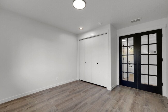 Building Photo - Updated 3 bedroom 2 bath house in a great ...