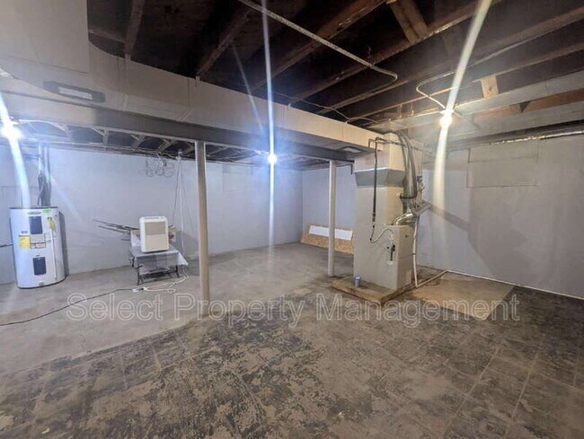 Building Photo - 1523 Curdes Ave