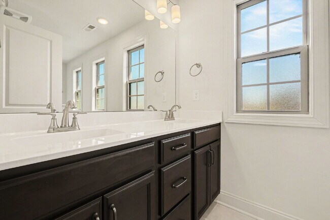 Building Photo - "Spacious 4-Bedroom Retreat with 3.5 Baths in Charming Mt. Juliet!" Beautiful Almost 1/2 Acre Lot...