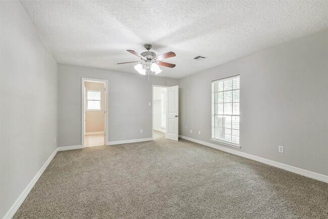 Building Photo - 28902 Twisted Oak Dr