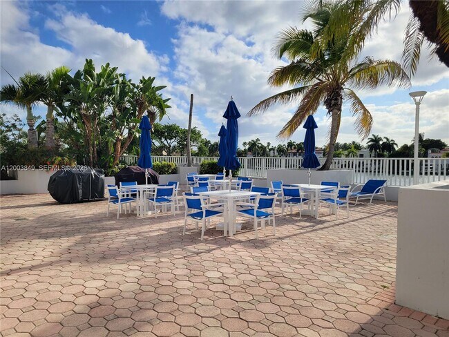 Building Photo - 5700 Collins Ave