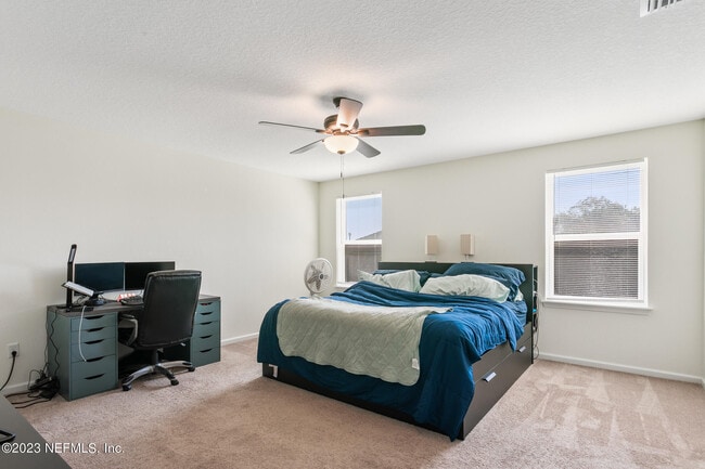 Building Photo - 3315 Ridgeview Dr