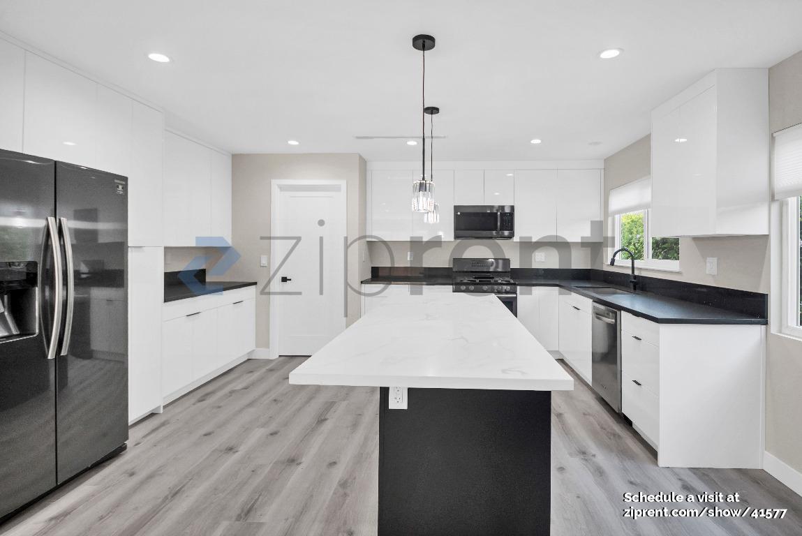 Building Photo - 22655 Strathern St