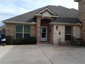 Building Photo - 706 Ireland Way