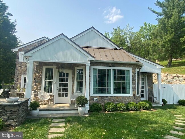 Building Photo - 465 Clothier Springs Rd