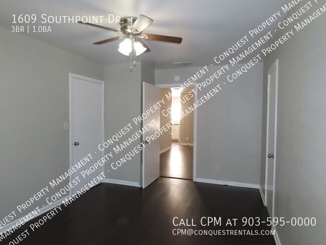 Building Photo - 1609 Southpoint Dr