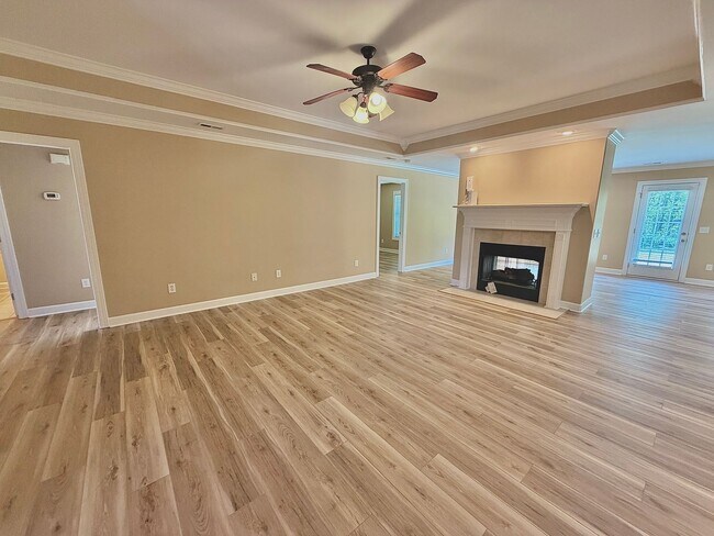 Building Photo - Beautiful 4-Bedroom Home in a Prime Location!