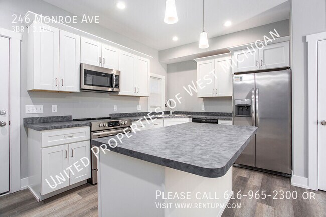 Building Photo - Available Now | 3 Bedroom 3.5 Bathroom Con...