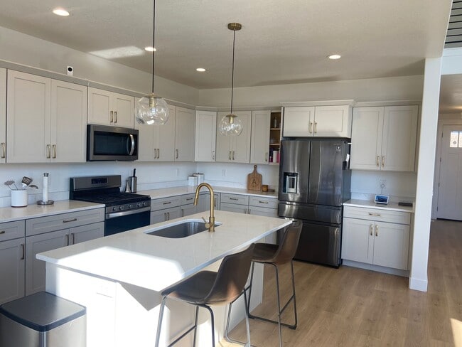 Building Photo - 1307 W Quailhill Rd