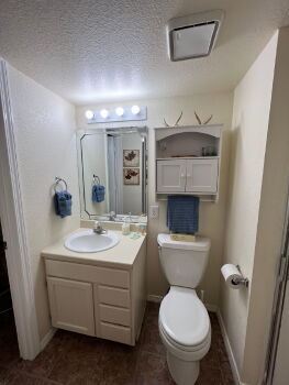 Building Photo - Lake view / Fully furnished town house