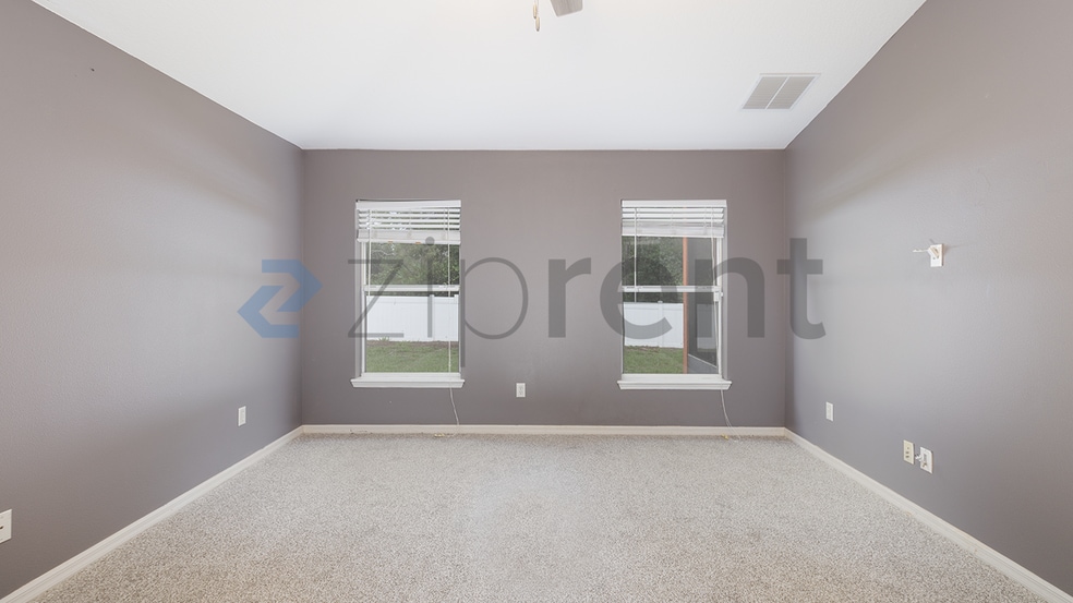 Building Photo - Unit