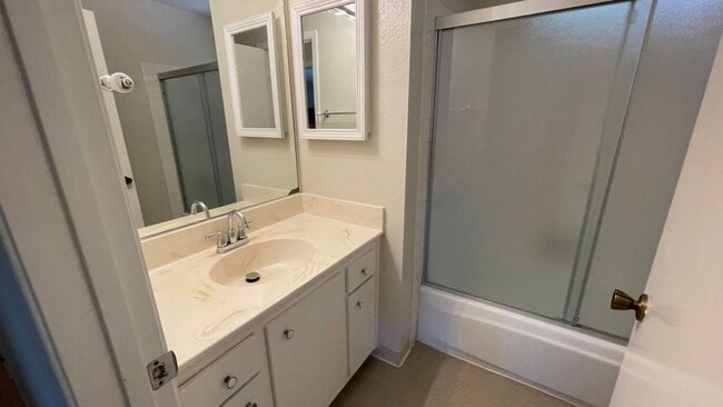Building Photo - Walnut Creek! Highly desirable Countrywood...