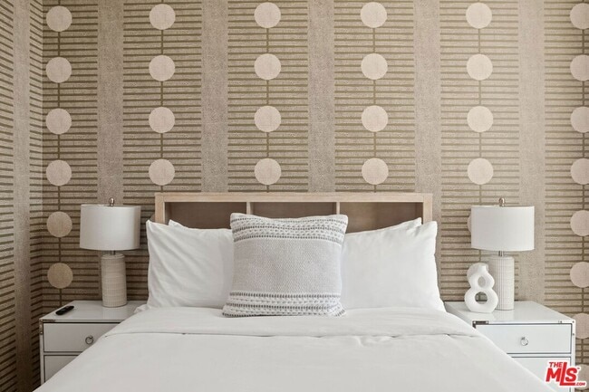 Building Photo - 8435 Franklin Ave