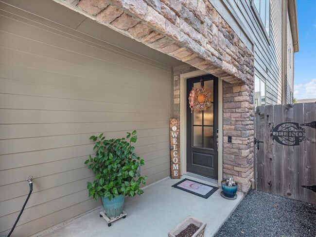 Building Photo - 1762 Sierra Crest Dr