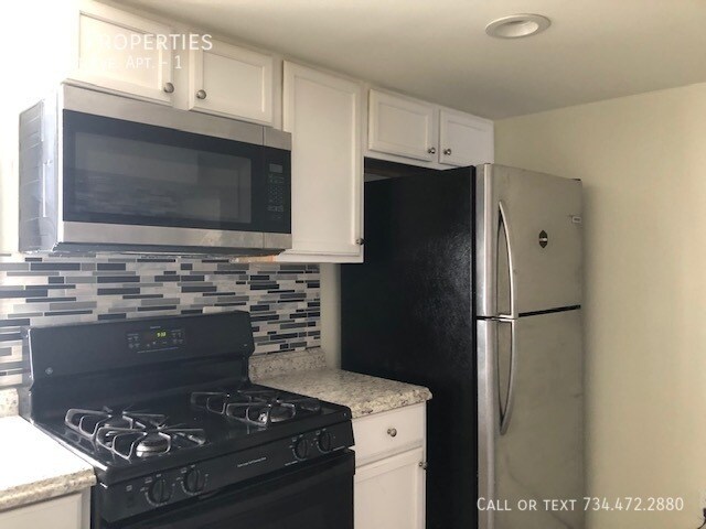 Building Photo - 369 1st Ave