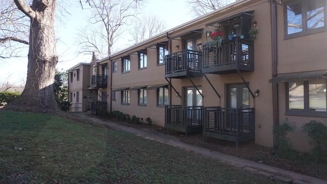 Primary Photo - 2427 Vail Ave