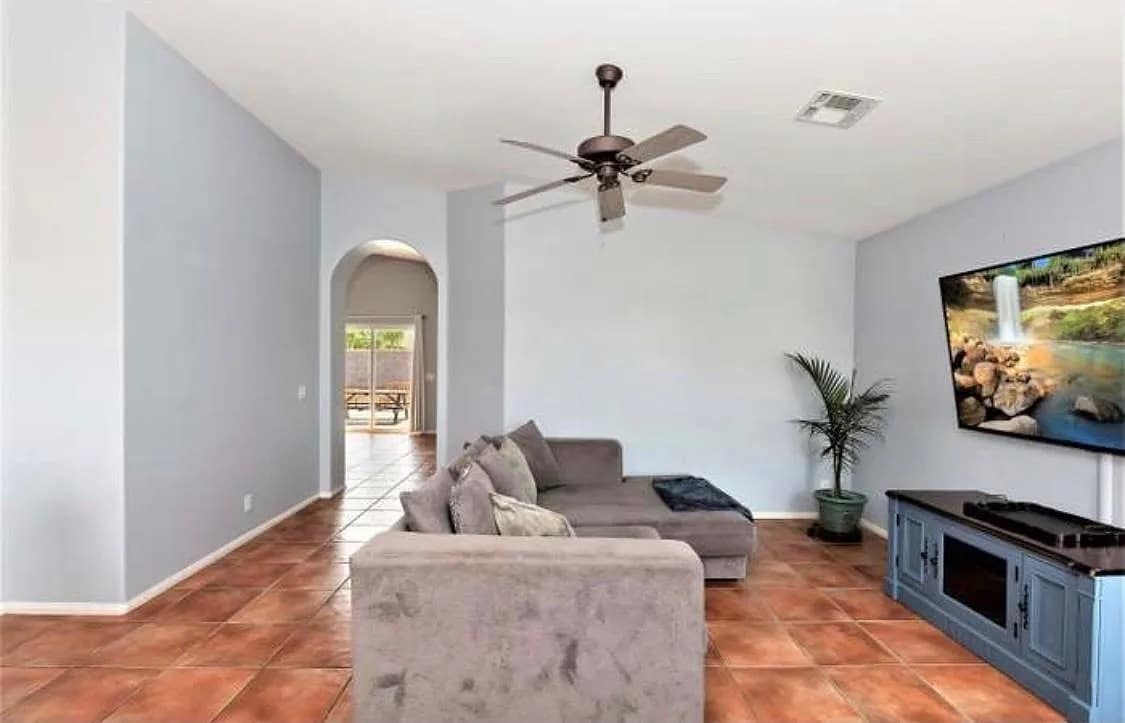Building Photo - 9830 Valencia Dr