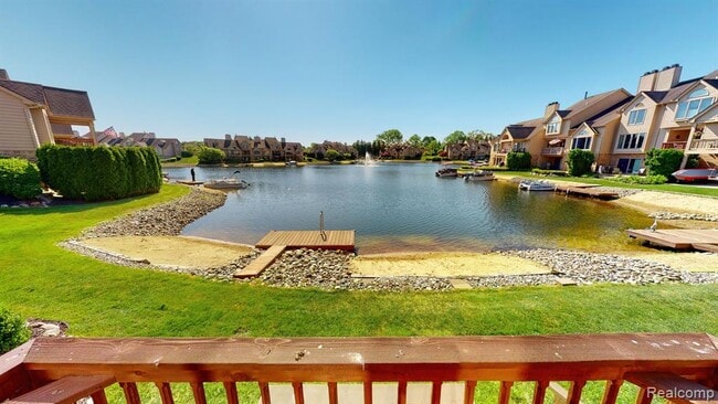 Building Photo - 18182 Blue Heron Dr
