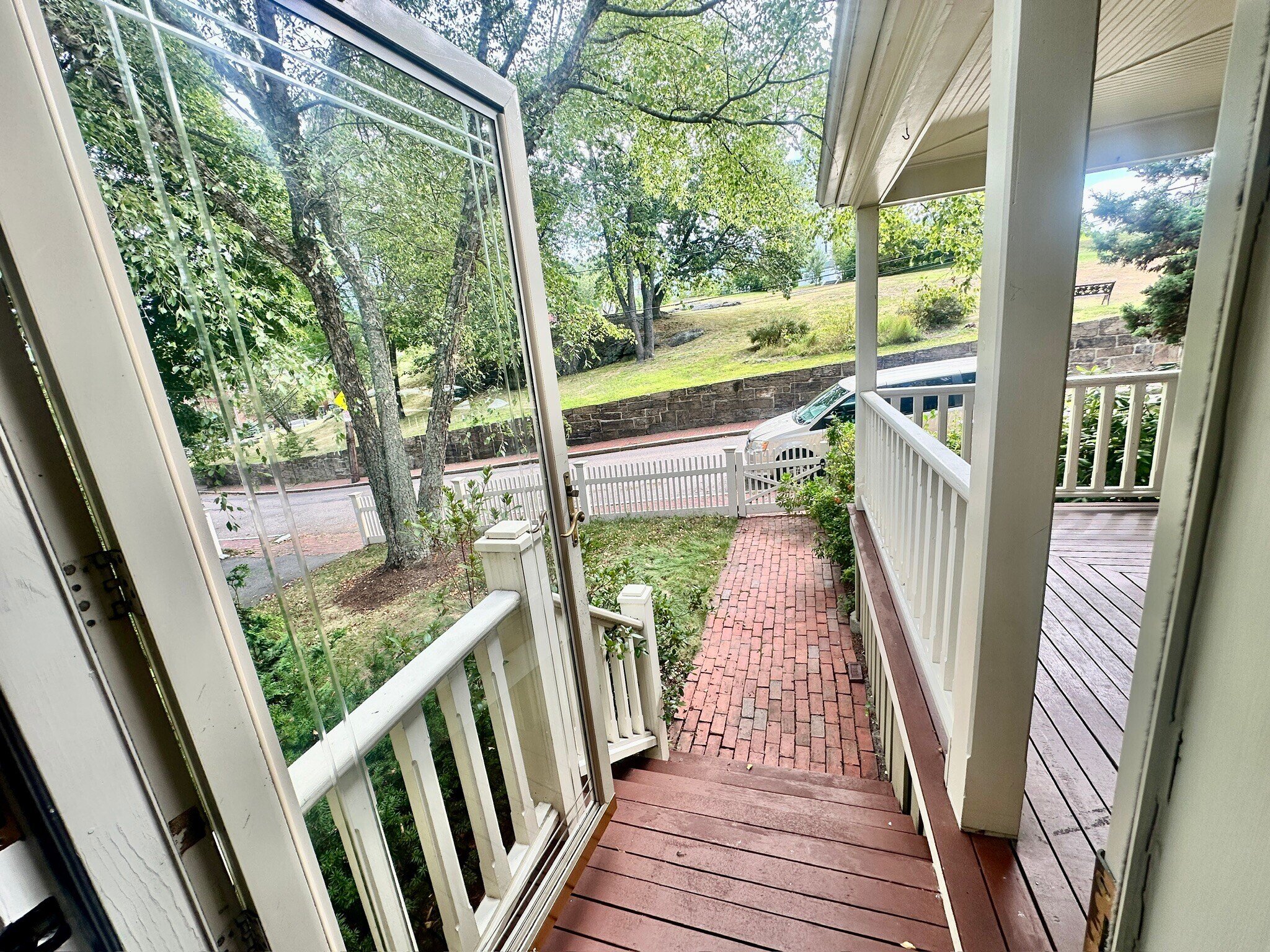 Building Photo - 19 Beech Glen St