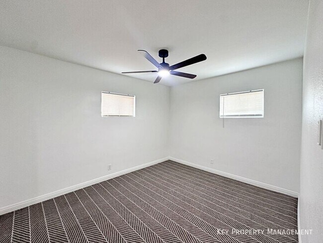 Building Photo - 812 Bracken Ave