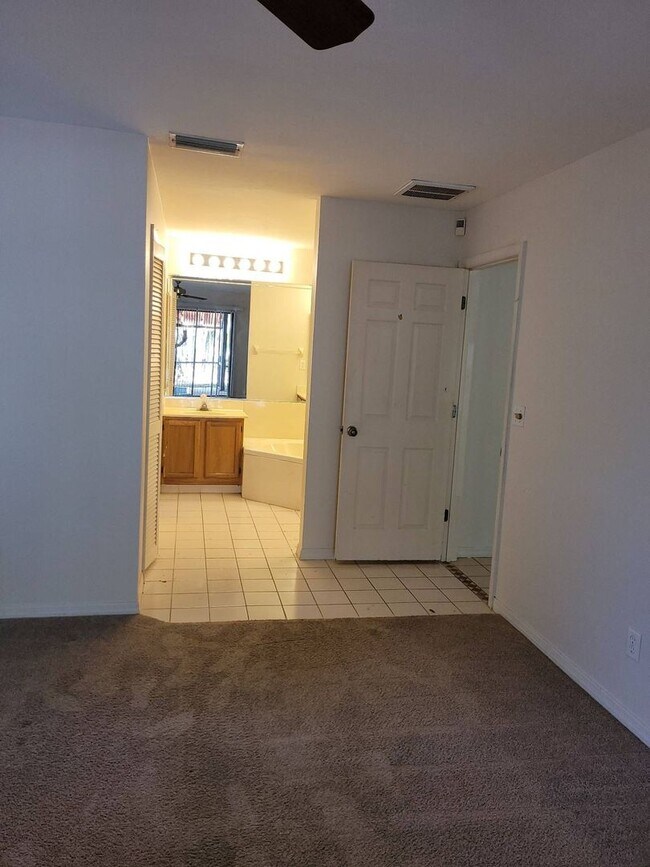 Building Photo - 3/2/2 Annual Rental available with lawn care included!!