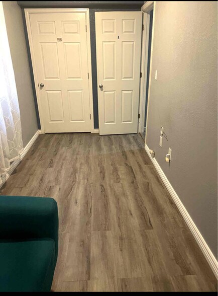 Building Photo - 4108 Liverpool St