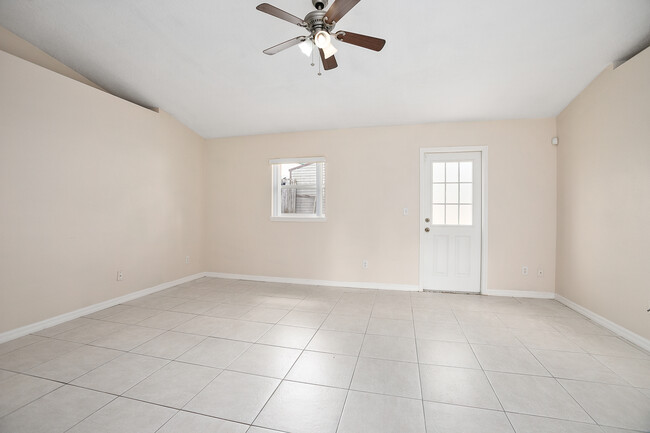 Building Photo - 3/2 in Orange City, 2 car garage, $1695/mo...