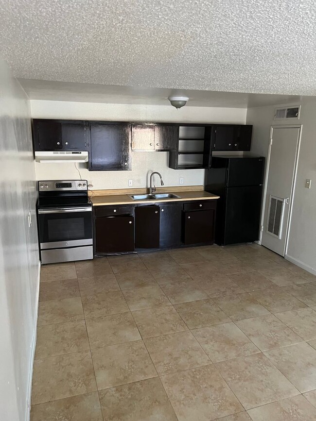 Building Photo - 1 Bedroom 1 Bath In Central Las Vegas