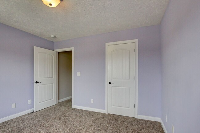 Building Photo - 716 Cavalier Dr