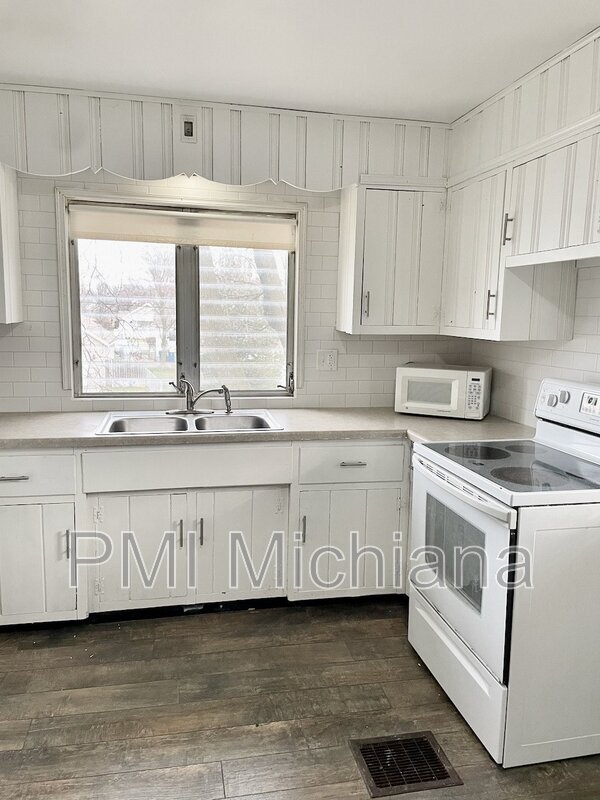 Building Photo - 312 Harrison St