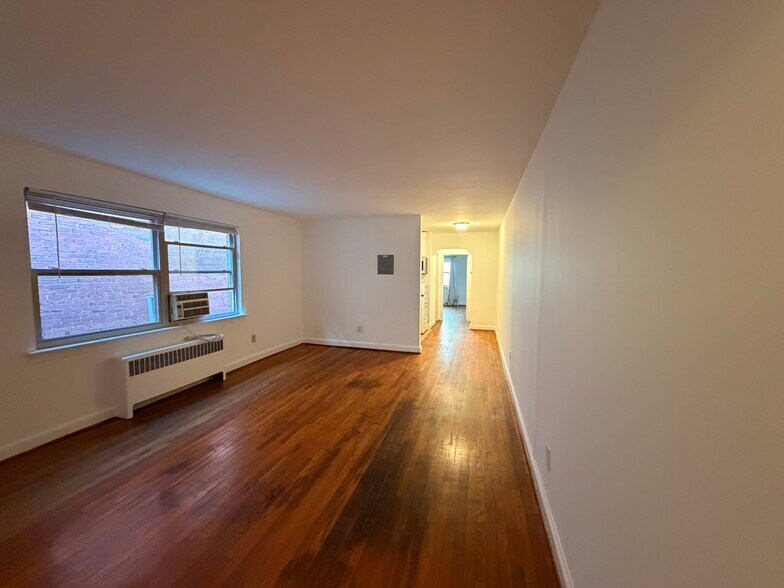 Living room from entrance hallway to belroom - 1711 T St NW