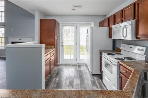 Building Photo - 225 Blue Robin Way