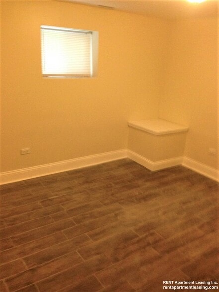 Building Photo - 2433 N Meade Ave