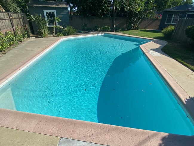 Pool & Yard Service Included - 5116 Biloxi Ave