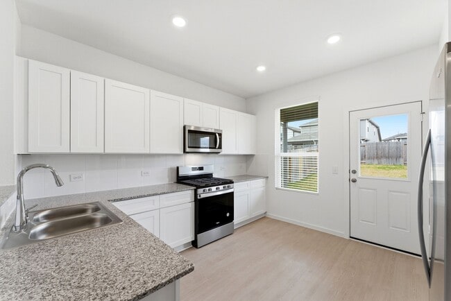 Building Photo - 26017 Hampshire Dr