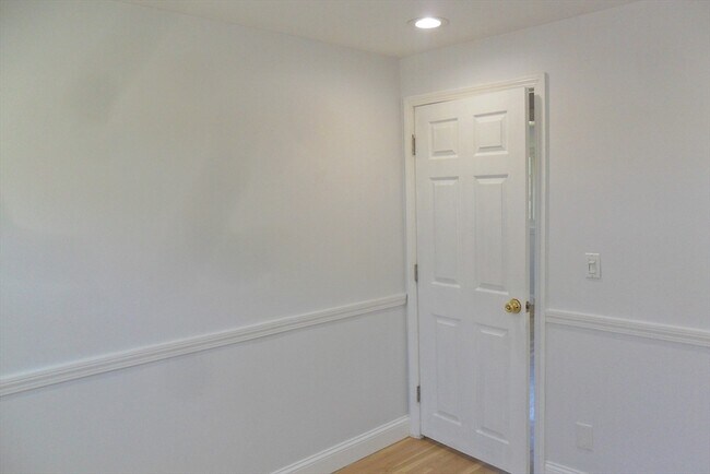 Building Photo - 171 Walnut St