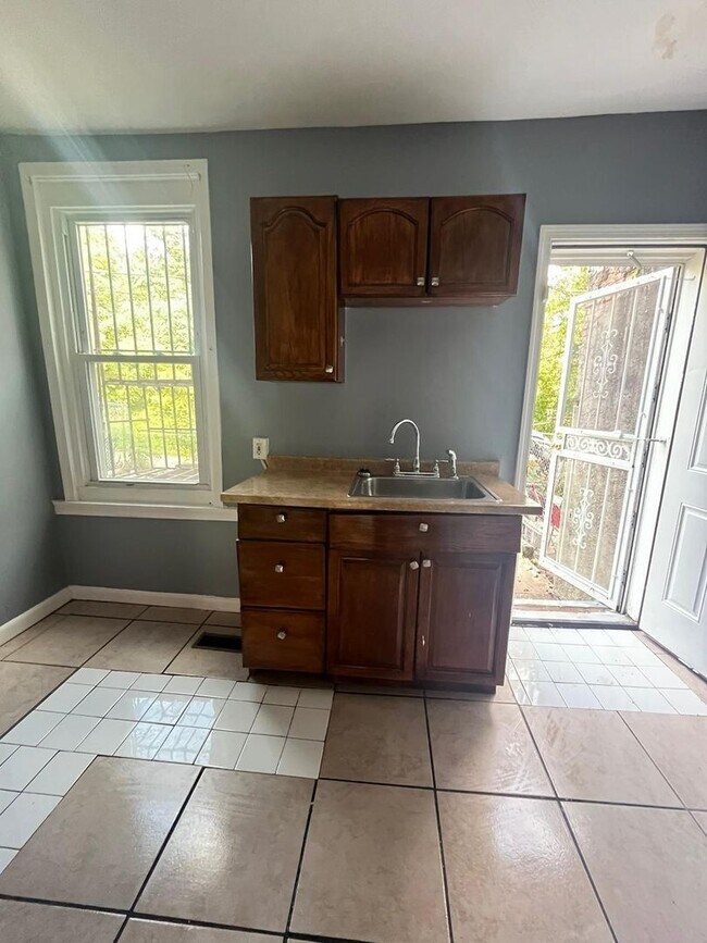 Building Photo - 1717 N Pulaski St