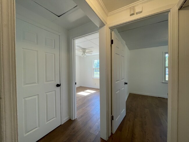 Building Photo - 10714 Quaker Rd