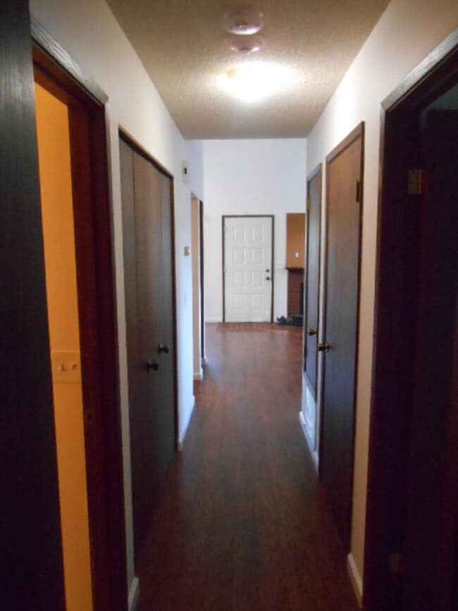 Building Photo - 2 Bed/2 Bath Condo w/Detached 1 Car Garage...