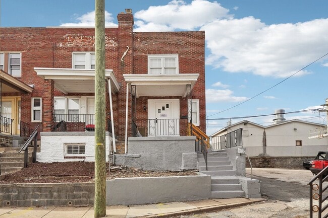 Primary Photo - 3 Bedroom, 1.5 bath townhome