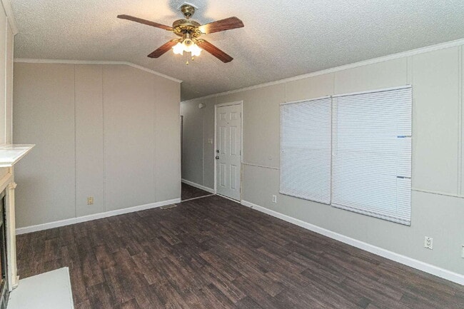 Building Photo - 3 Bedroom, 2 Bathroom mobile home in Pikeville *Trash pick-up included*