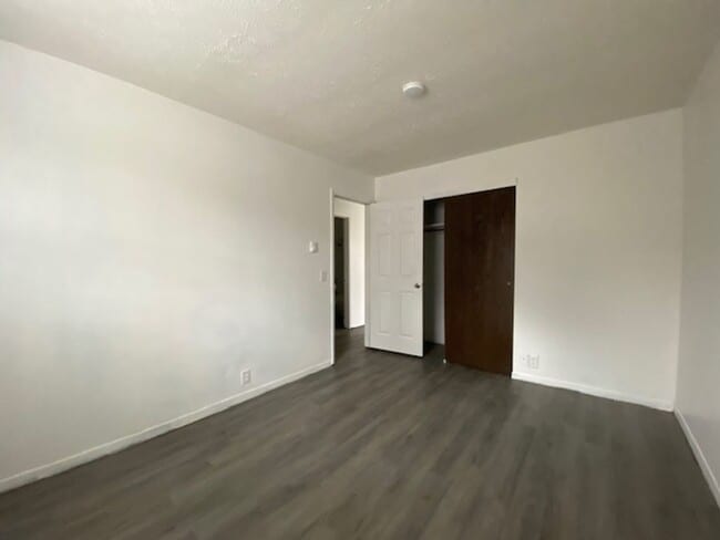 Building Photo - 847-849 E Northern Ave