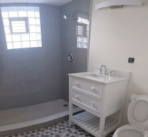 Building Photo - 6229 N Wayne Ave