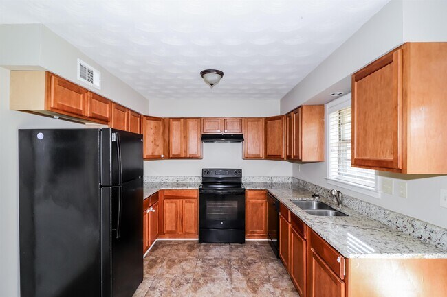 Building Photo - 3256 Bluemont Dr