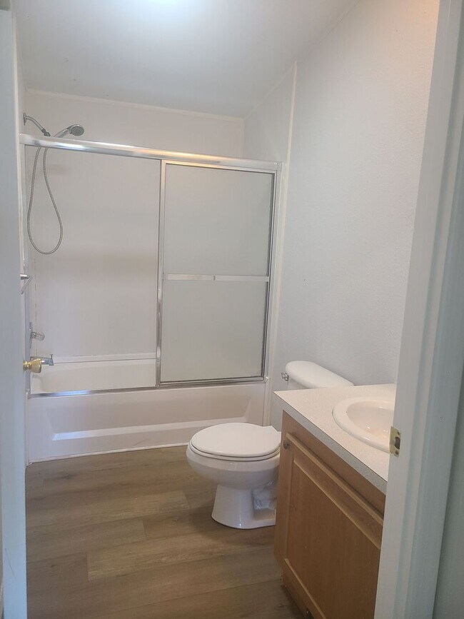 Building Photo - For Rent: 3 Bed / 2 Bath Home Near Roche H...