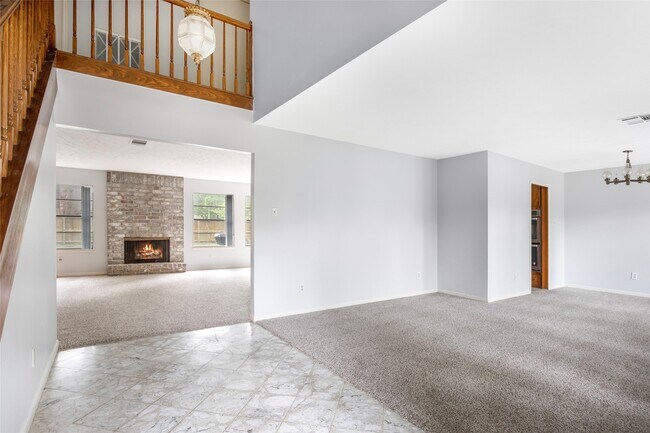 Building Photo - 2130 Lake Hills Dr