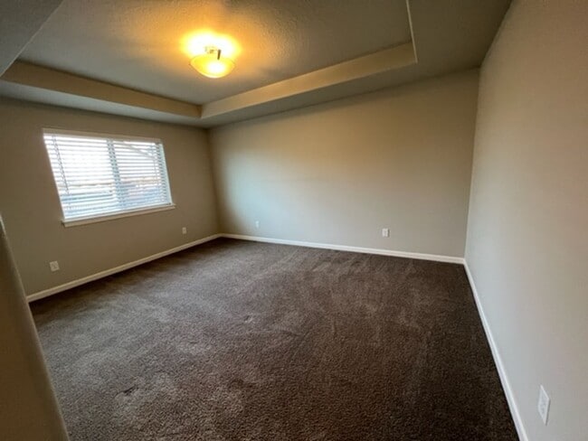 Building Photo - Newer home in NW Redmond